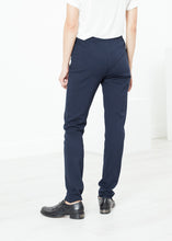Load image into Gallery viewer, Easy Slim Pant in Navy
