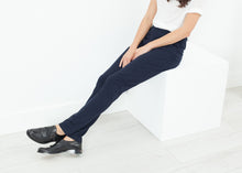 Load image into Gallery viewer, Easy Slim Pant in Navy

